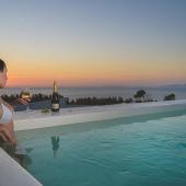 Santorini adası balayı otelleri